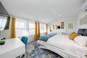 3 chambres, bureau, fer et planche à repasser, lit parapluie