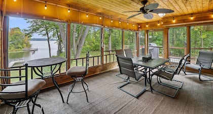 Spacious lakeside retreat