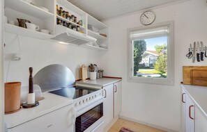 Refrigerador, placa de cocina, cafetera/tetera, utensilios de cocina