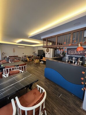 Café da manhã com buffet grátis todos os dias