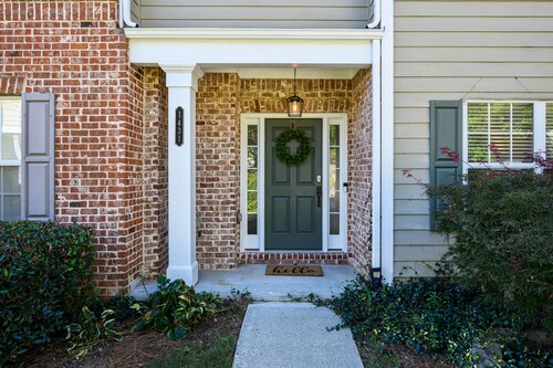 Townhome Near Outlets — 5% Week / 10% Month