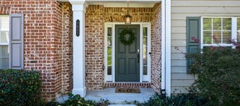 Townhome Near Outlets — 5% Week / 10% Month