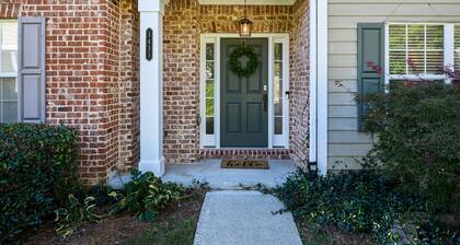 Townhome Near Outlets — 5% Week / 10% Month