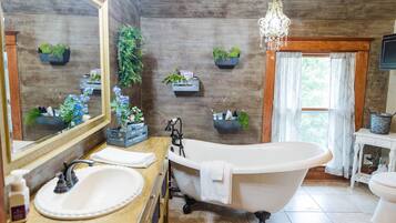 Bathtub, towels, soap, shampoo
