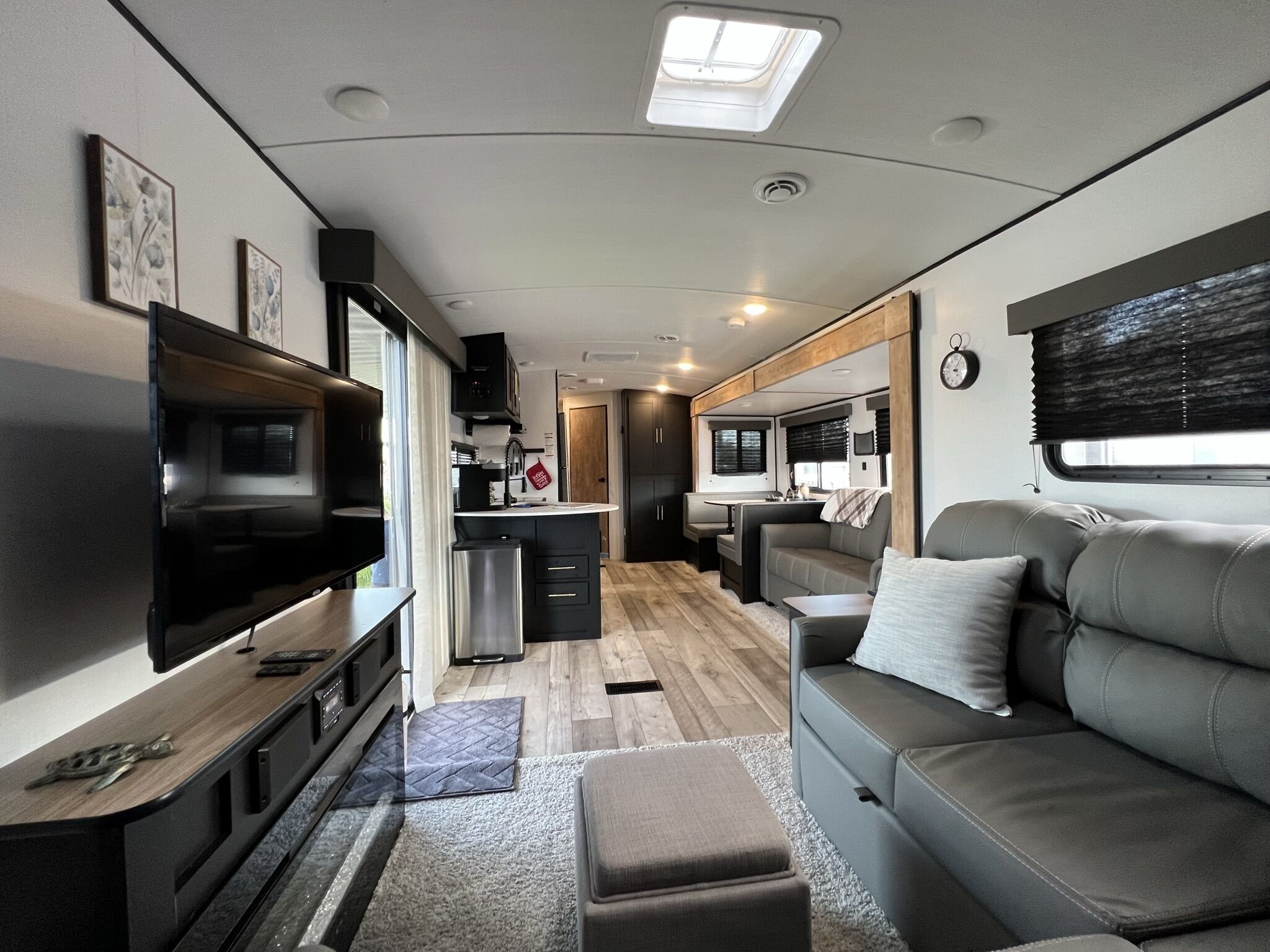 Luxury RV 30sec to Beach, Beer, and Fishing!