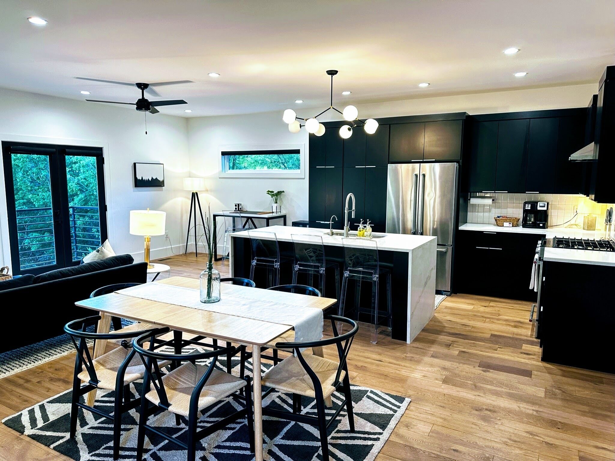 ثلاجة، ميكروويف، فرن، موقد طهي مسطح