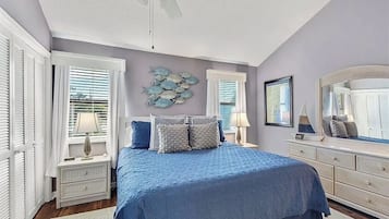 2 slaapkamers, een bureau, een strijkplank/strijkijzer, gratis wifi