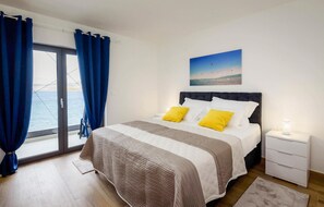 4 bedrooms, travel cot, free WiFi, bed sheets