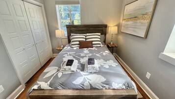 2 bedrooms, iron/ironing board, WiFi, bed sheets