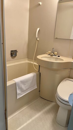 Basic Room | Bathroom | Slippers - SHIMABARASTATIONHOTELHANAMIZUKI (Shimabara)