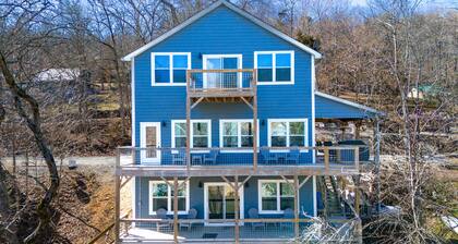 Entertainment in Abundance, Putting Green, Games, Kayaks, No-wake Covered Dock!