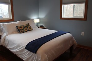 2 bedrooms, in-room safe, desk, iron/ironing board