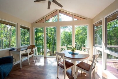 Cozy Mountain Cabin w/ Steam Shower. Family Friendly!