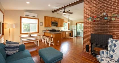 Cozy Mountain Cabin w/ Steam Shower! Great for Couples.