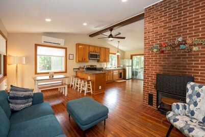 Cozy Mountain Cabin w/ Steam Shower! Great for Couples.