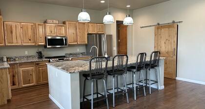 Stillwater Riverfront Home, Close to the Beartooths, Fish from your door - Peace