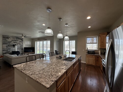 Stillwater Riverfront Home, Close to the Beartooths, Fish from your door - Peace