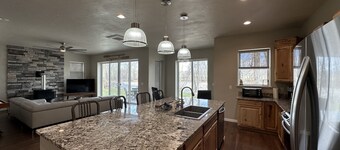 Stillwater Riverfront Home, Close to the Beartooths, Fish from your door - Peace