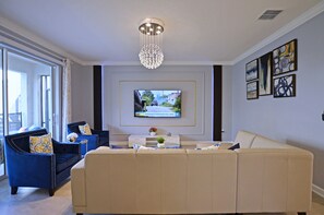 Smart TV, video games, table football - Amazing 6-Bedroom Disney Villa with Private Pool at Storey Lake Resort (Kissimmee)