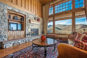 Smart TV, fireplace, DVD player, table football - Gorgeous 5 bedroom home designed with your comfort in mind.   (Park City)
