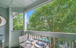 Outdoor dining - Perfectly located Condo in the heart of downtown CLT (Charlotte)