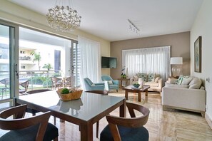 Una televisión, una oficina