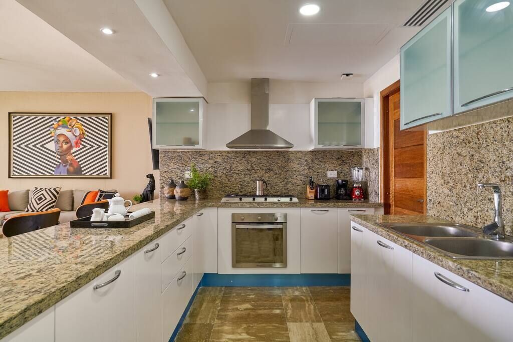 Kylskåp, mikrovågsugn, ugn och spishäll