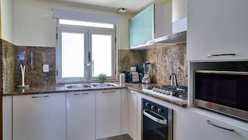 Fridge, microwave, oven, stovetop