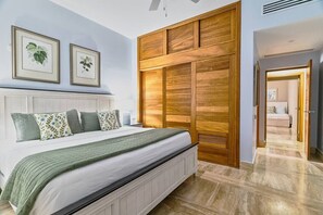 2 habitaciones, tabla de planchar con plancha, cuna de viaje y wifi 