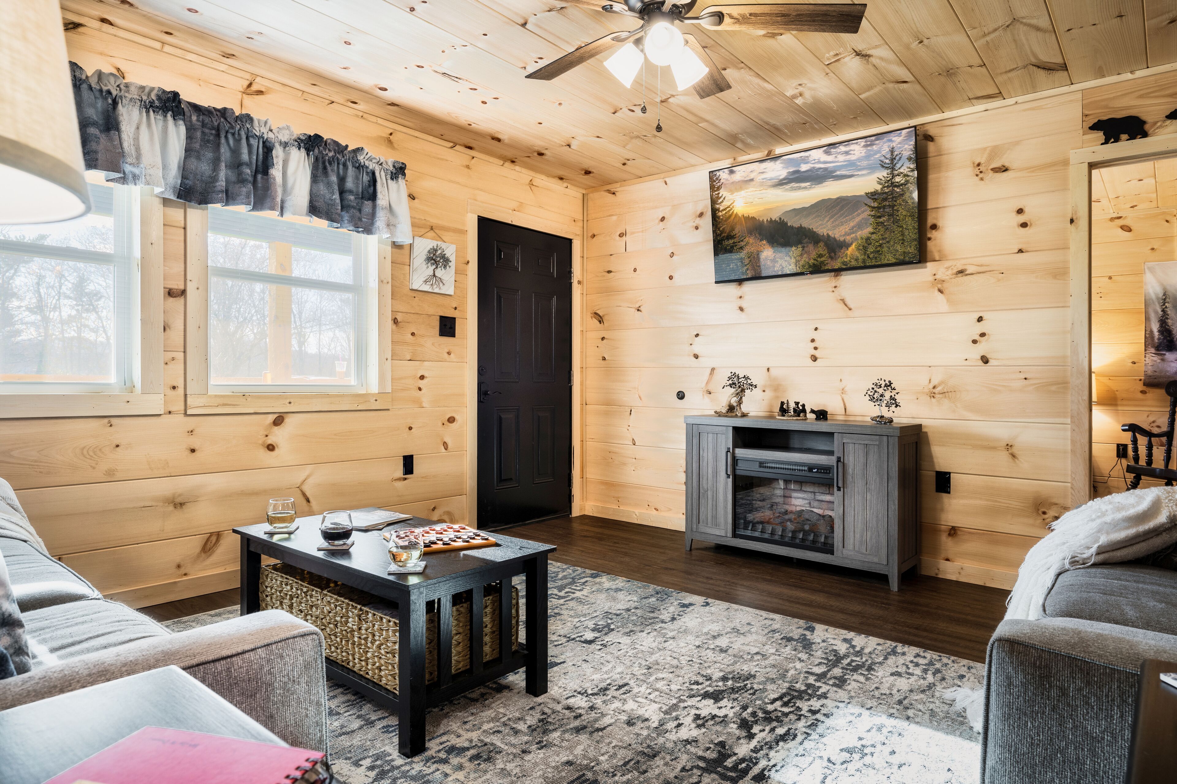 Smart TV, fireplace