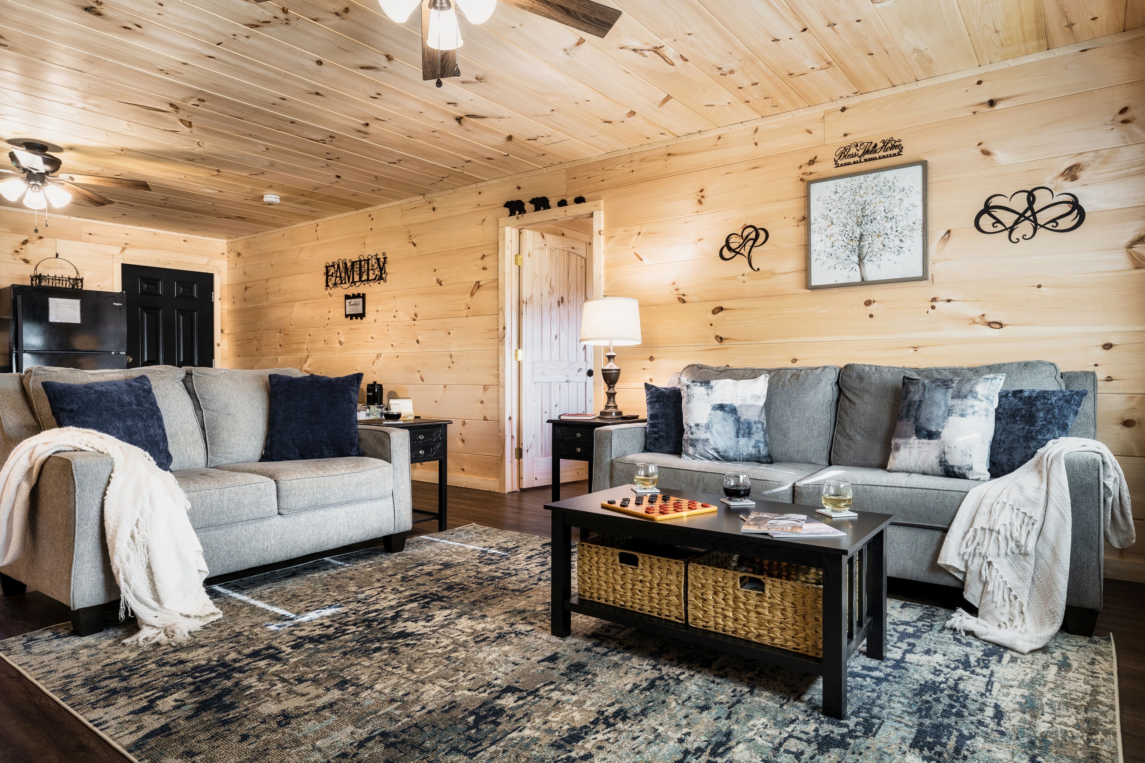 Smart TV, fireplace
