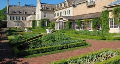 The Spacious Arch House UofR Rochester General Hospital