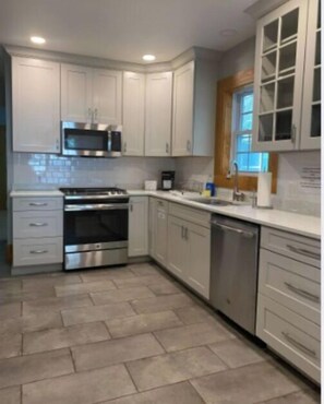 Enjoy cooking in this well-equipped kitchen with stainless steel appliances, a microwave, oven, and dishwasher.
