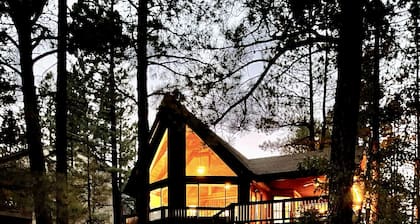 Retreat in the pines. Cozy Chalet w/ large covered deck.