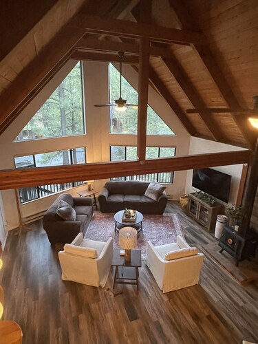 Retreat in the pines. Cozy Chalet w/ large covered deck.