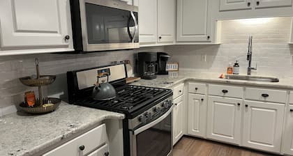 Hospitable Reservoir home w/King Bed near Shaggy’s