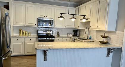 Hospitable Reservoir home w/King Bed near Shaggy’s