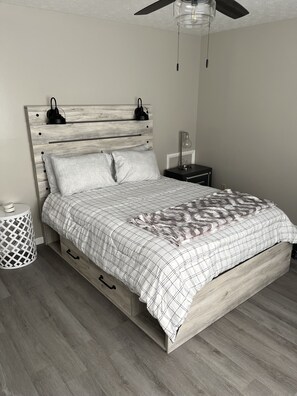 Room - 498 D Terry Ave. Traveling Nurses Welcome! (Oak Hill)