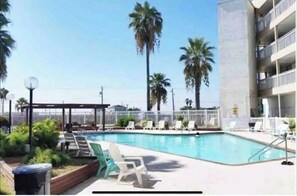 Outdoor pool - Beachfront condo with spectacular view (Corpus Christi)