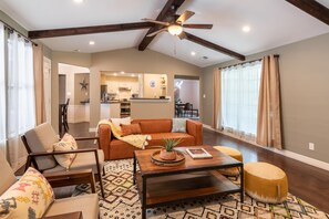 智能电视、电脑显示器