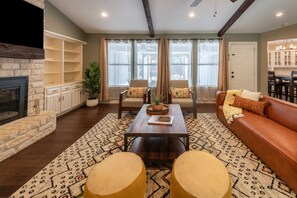 Smart TV, computer monitors