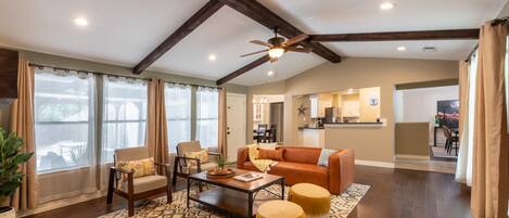 Smart TV, computer monitors