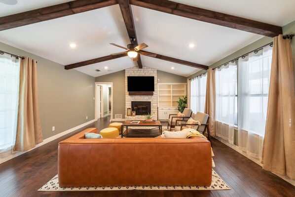 Smart TV, computer monitors