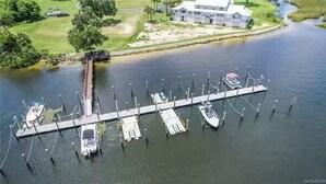 An aerial view of a marina with multiple docks and boats. - Boater’s Paradise (Crystal River)