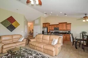 Smart TV, table tennis, stereo
