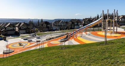 Private Upscale Suite âą King Bed âą Parking âą 1GB Internet âą Netflix âą Clean