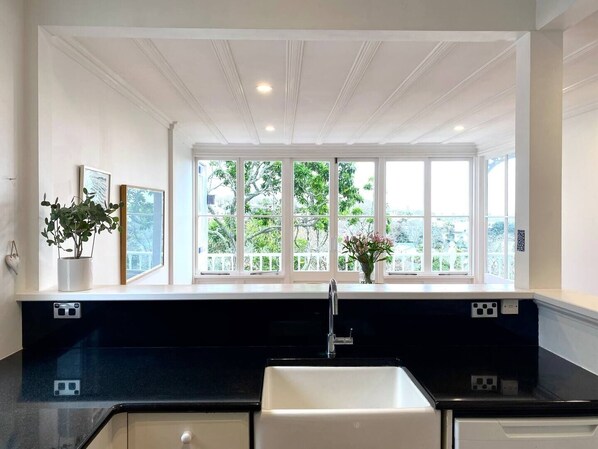 Interior - Ponsonby Grand Villa : Family friendly with Sunny, Sea/City Views (Auckland)