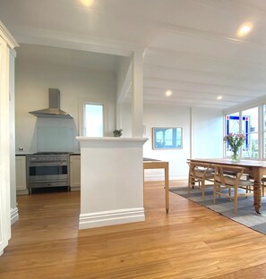 Dining - Ponsonby Grand Villa : Family friendly with Sunny, Sea/City Views (Auckland)