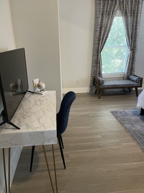2 bedrooms, desk, iron/ironing board, WiFi