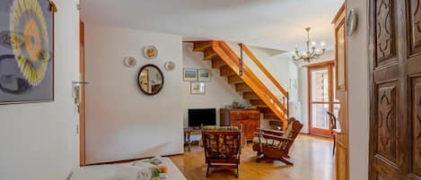 Family Apartment, 2 Bedrooms, Balcony (Il Rododendro in the city center) | Interior